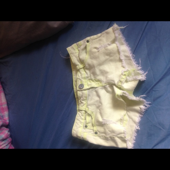 Lime green ripped shorts 🌞🌞