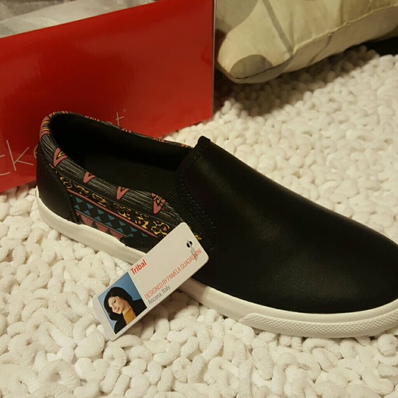 Bucket feet sneakers