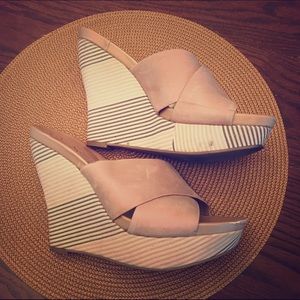 Jessica Simpson tan platform sandals Size 8.5