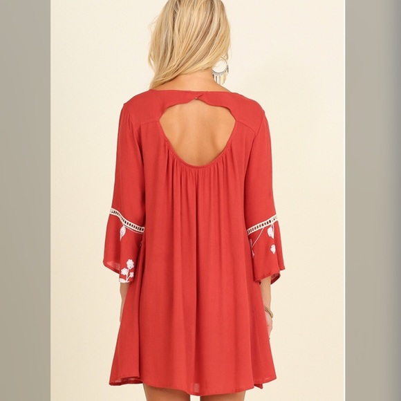 Crimson Bell Sleeve Shift Dress - Picture 3 of 4