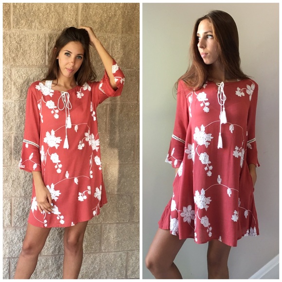 Crimson Bell Sleeve Shift Dress - Picture 2 of 4