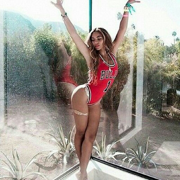 Last one Bulls red bodysuit like Beyonce - Picture 4 of 4