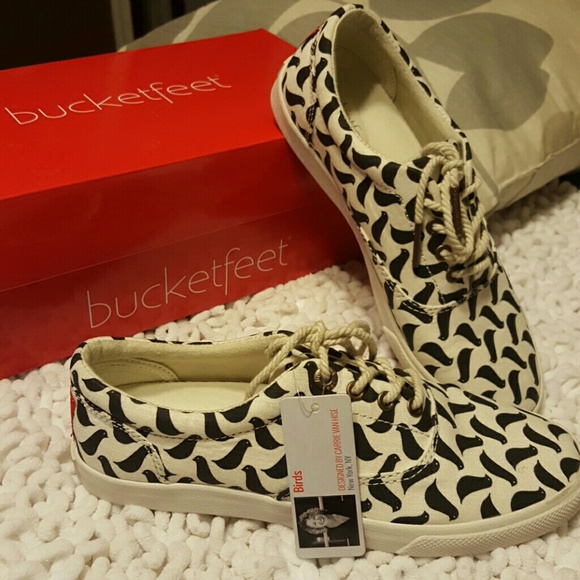 Bucketfeet sneakers