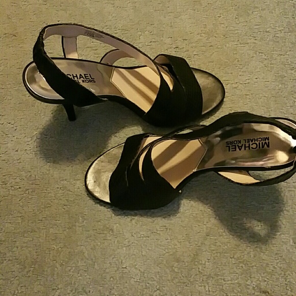 Michael Kors heels!! - Picture 2 of 4