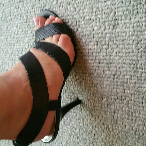 Michael Kors heels!! - Picture 4 of 4