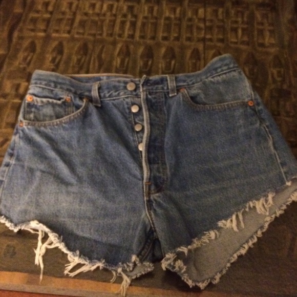 VINTAGE BLUE DENIM HIGH WAISTED SHORT