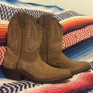 Gorgeous cowboy boots!