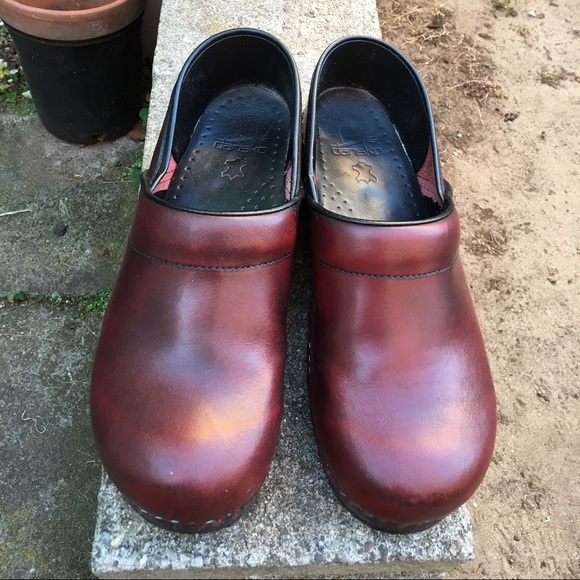 Dansko Professional Clogs Maroon Color - Picture 1 of 4