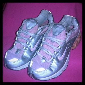 NIKE Running Sneaker Womens Size 7