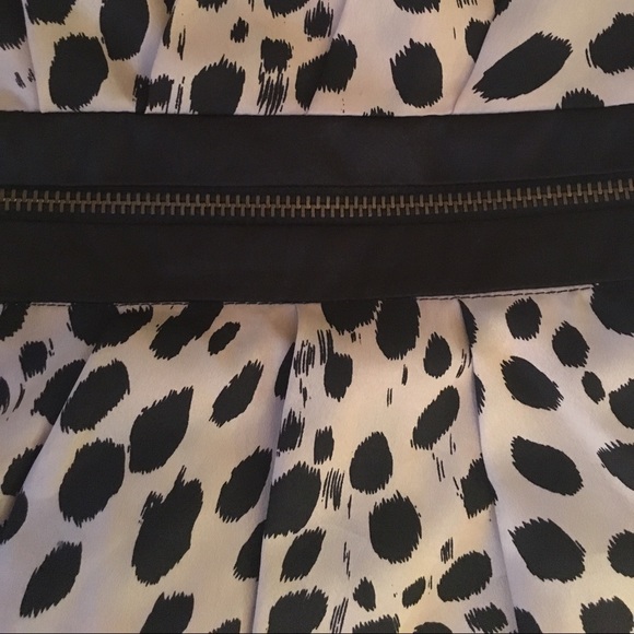 Cheetah print dress with zipper detail - Picture 2 of 5