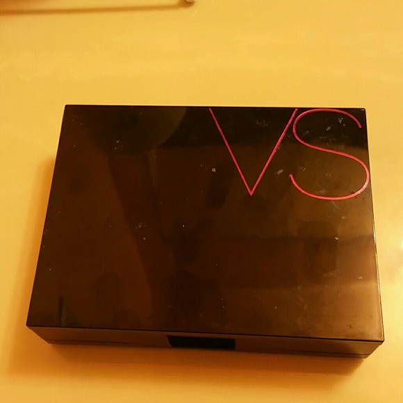 Victoria Secret hello bombshell makeup kit