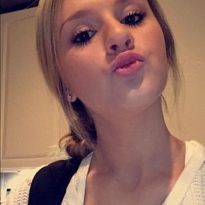 Meet your Posher, Kayla