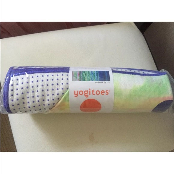 Yogitoes 'No Place' yoga mat towel