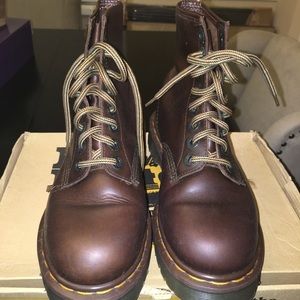 Gaucho Harvey 8 Logo Eyelet Dr. Martens Boots