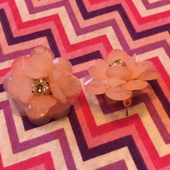 Large Flower Stud Earrings - Picture 3 of 3