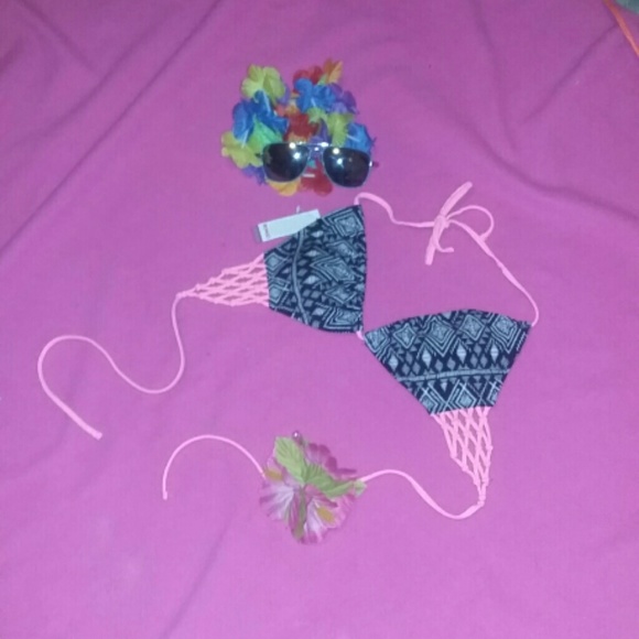 NWT!!! Bongo Triangle Bikini Top Size M - Picture 2 of 3