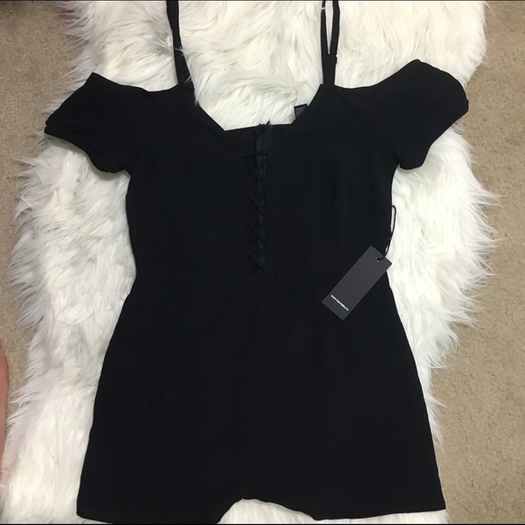 🚫SOLD🚫Forever 21 Open-Shoulder Crisscross Romper