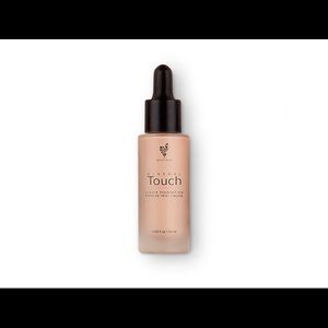 Younique liquid foundation in Organza