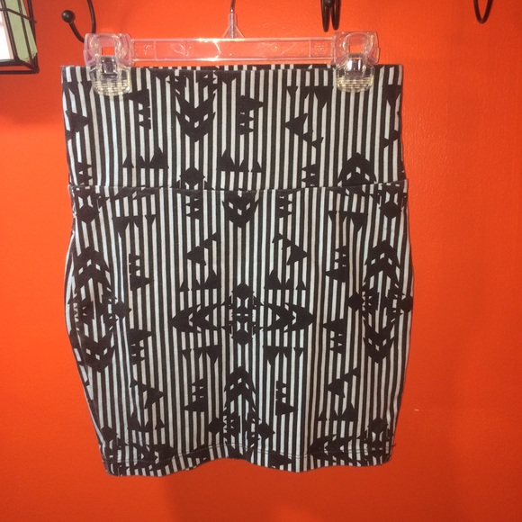 Mint and black bodycon mini skirt