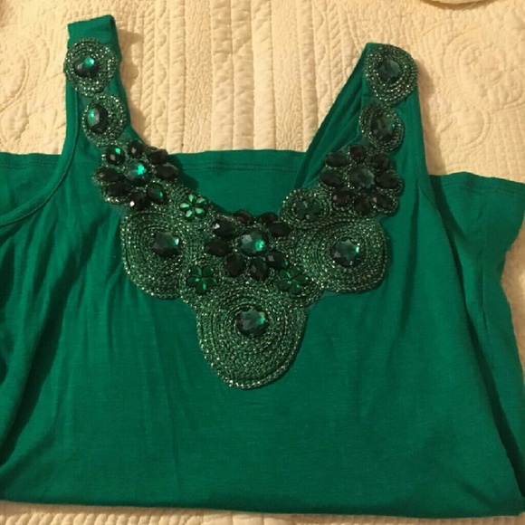 Green dressy tee