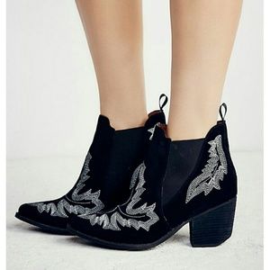 HOST PICK 11/17  Free People boots sz 9