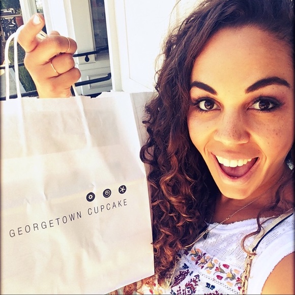 Meet your Posher, Liz - Picture 2 of 8