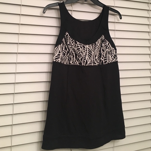 Lululemon tank with leaf design