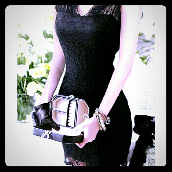 Alluring Black V-Neck Mini Bodycon Lace Dress