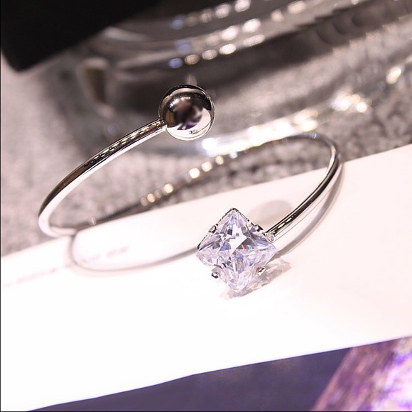 【Silver】bracelet with diamond shape hardware
