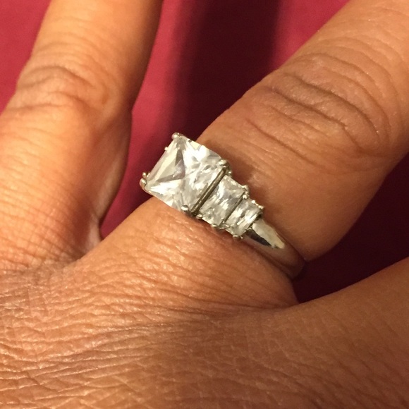5stone CZ DIAMOND SS RING - Picture 3 of 4
