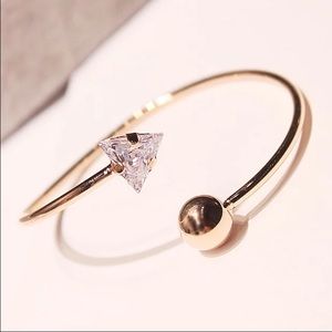 【GOLD】bracelet with triangle shape hardware