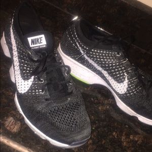 Wmn Nike flyknit zoom agility training shoes!!!