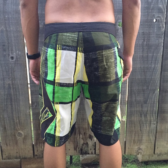 💢 BUNDLED 💢 Volcom Boardshorts - Picture 2 of 4