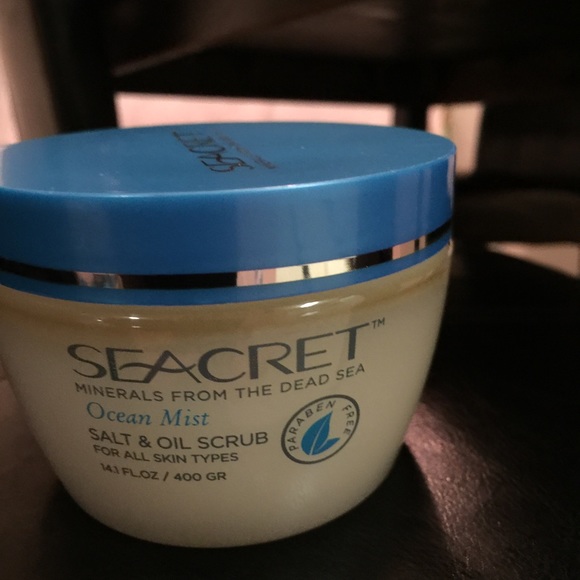Seacret salt and oil scrub