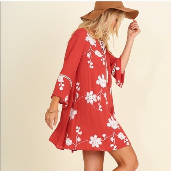 Crimson Bell Sleeve Shift Dress - Picture 2 of 4