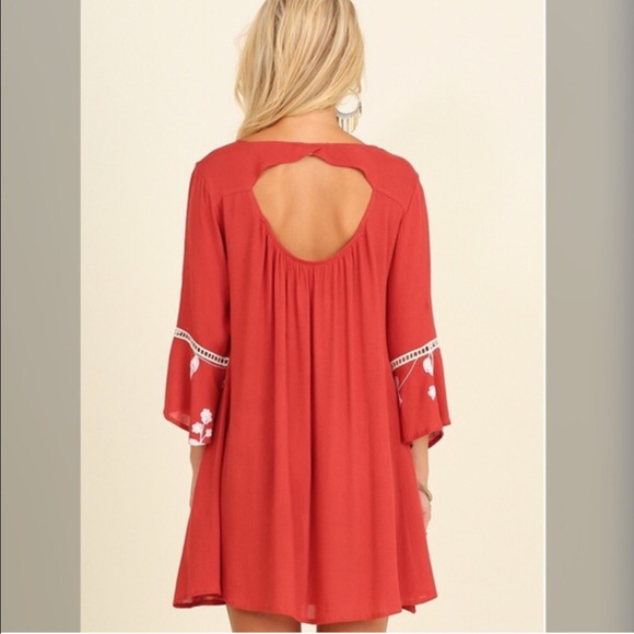 Crimson Bell Sleeve Shift Dress - Picture 3 of 4