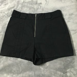 Silence + Noise High Waisted Shorts. Size 6