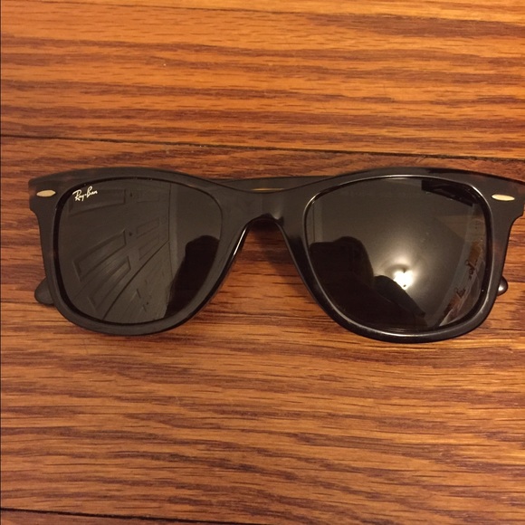 *SOLD* Ray-Ban Original Wayfarer Tortoise RB2140 - Picture 1 of 4