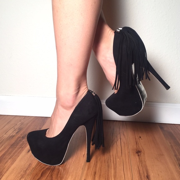Black heels with tassel