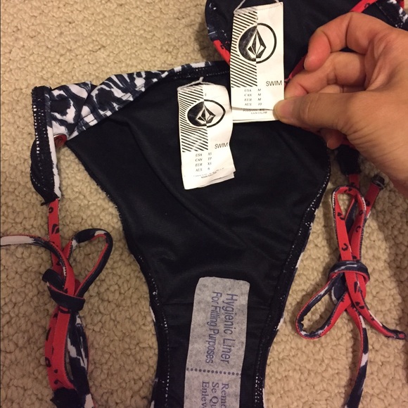 VOLCOM bikini bottom - Picture 2 of 2