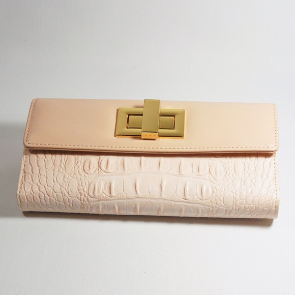 Bebe nude wallet