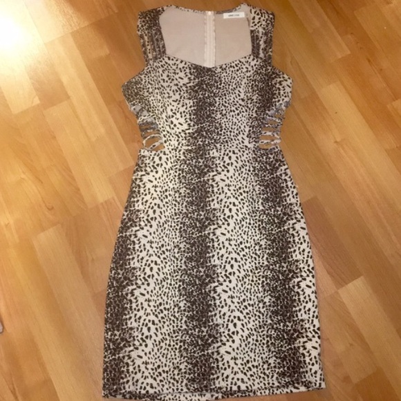 💋💋SEXY💋💋 Leopard print dress with cutout sides