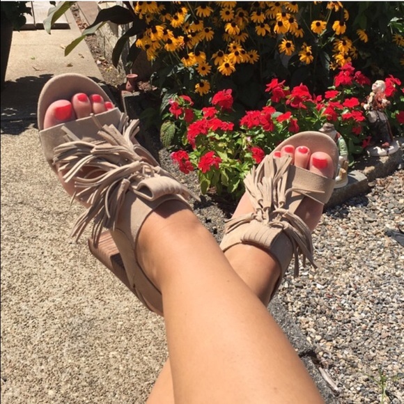 FINAL PRICE‼️HP 9/2🎉Steve Madden tassel heels 😍 - Picture 3 of 4