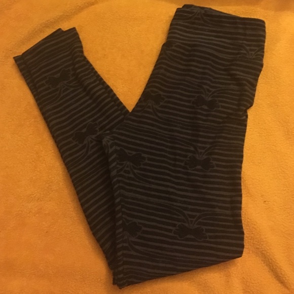 LulaRoe os Leggings Black & Grey Bows