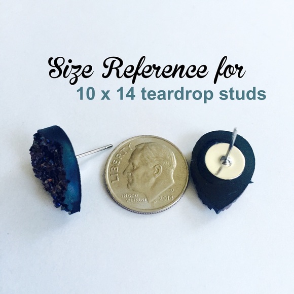 3 for 15🎀 black ore Druzy style teardrop studs - Picture 2 of 4