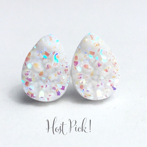3 for 15🎀 Opal white Druzy style teardrop studs - Picture 2 of 5