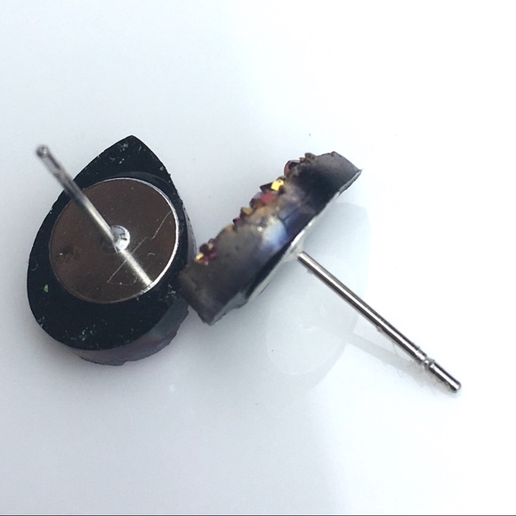 3 for 15🎀Magenta rainbow Druzy style studs - Picture 6 of 6