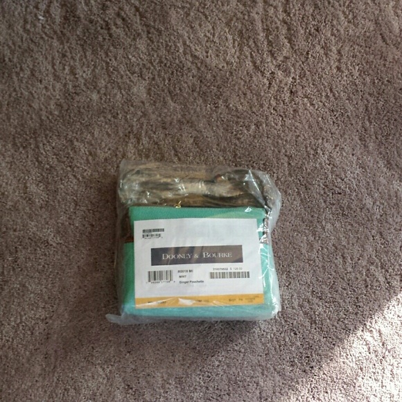 Dooney & Bourke crossbody bag in mint - Picture 4 of 4