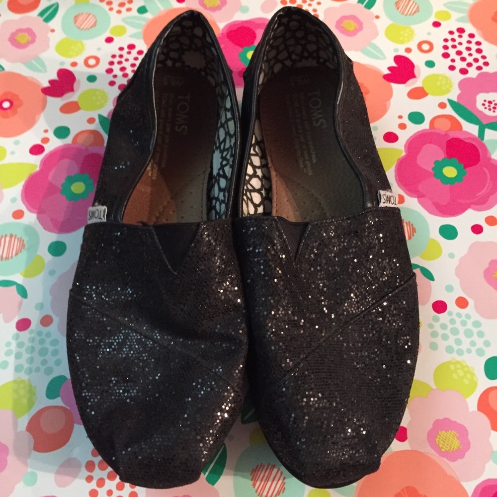 Black glitter toms