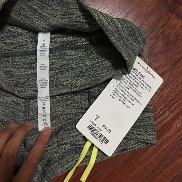 Lululemon Liberty short - Picture 2 of 4